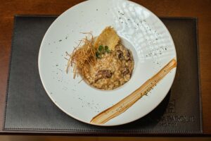 Filé, alho poró e Dijon